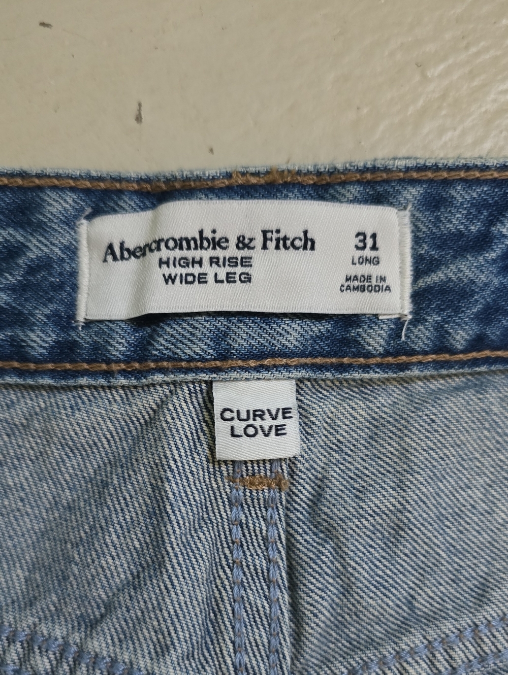 Abercrombie & Fitch NWT Curve Love High Rise Wide Leg Jeans Size 31 Long - Picture 2 of 9
